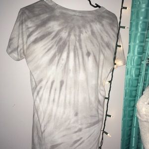 A gray/white/pink pink t shirt